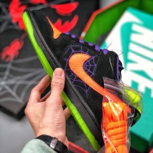 Nike SB Dunk Low “Night of Mischief” BQ6817-006